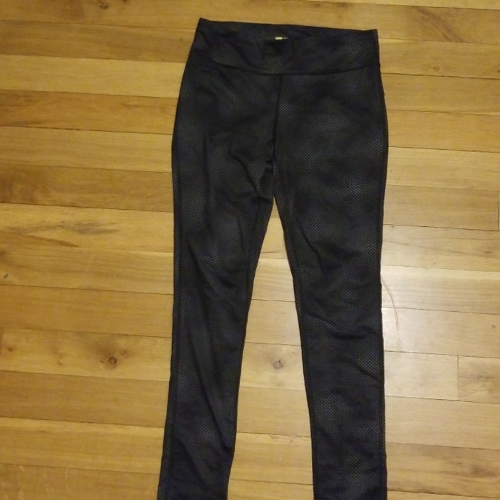 Patterned athletic leggings